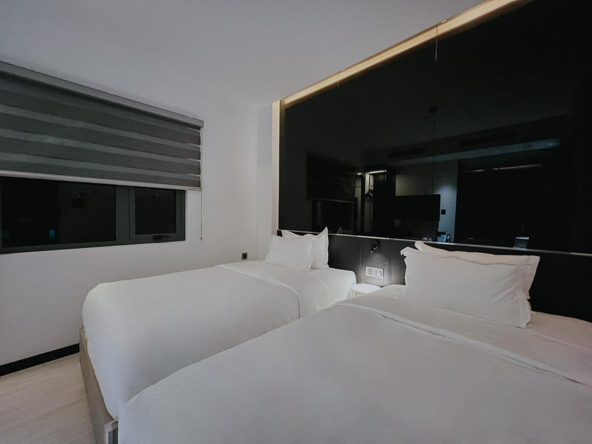 The Concept Hotel Hcmc- District 1 ホーチミン市 エクステリア 写真